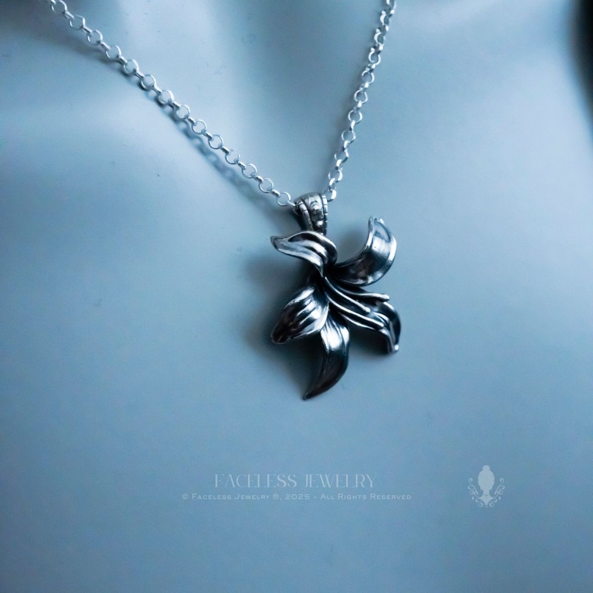 bloom. Lilly — A Sterling Silver Floral Pendant