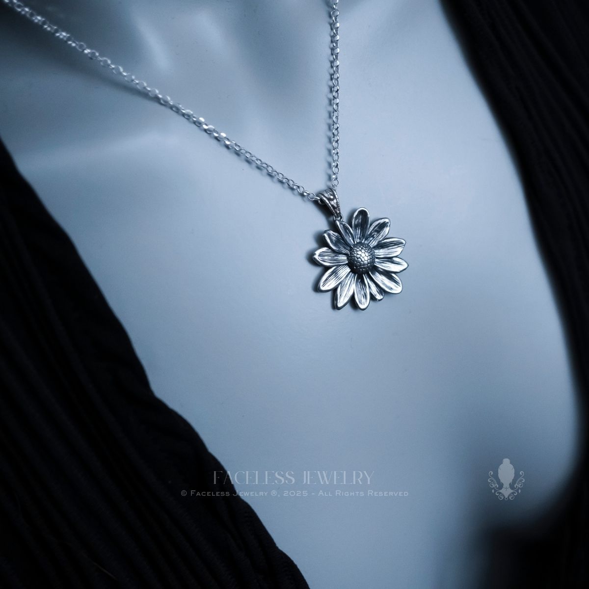 bloom. Daisy — A Sterling Silver Floral Pendant