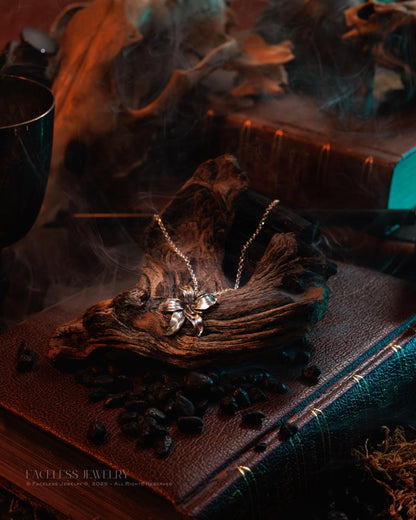 bloom. Lilly — A Sterling Silver Floral Pendant