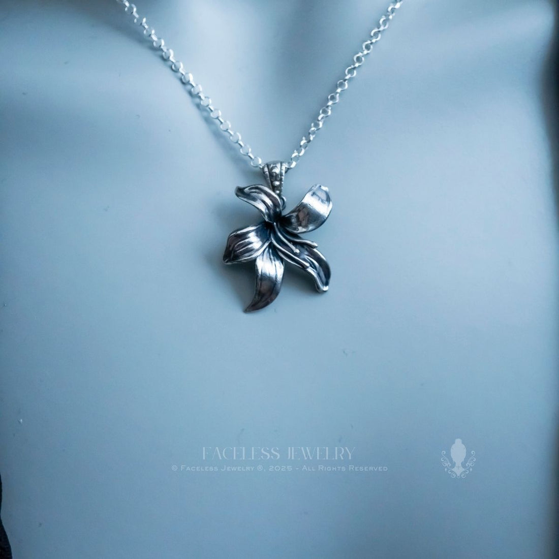 bloom. Lilly — A Sterling Silver Floral Pendant