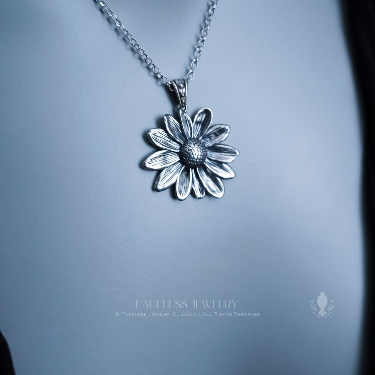 bloom. Daisy — A Sterling Silver Floral Pendant