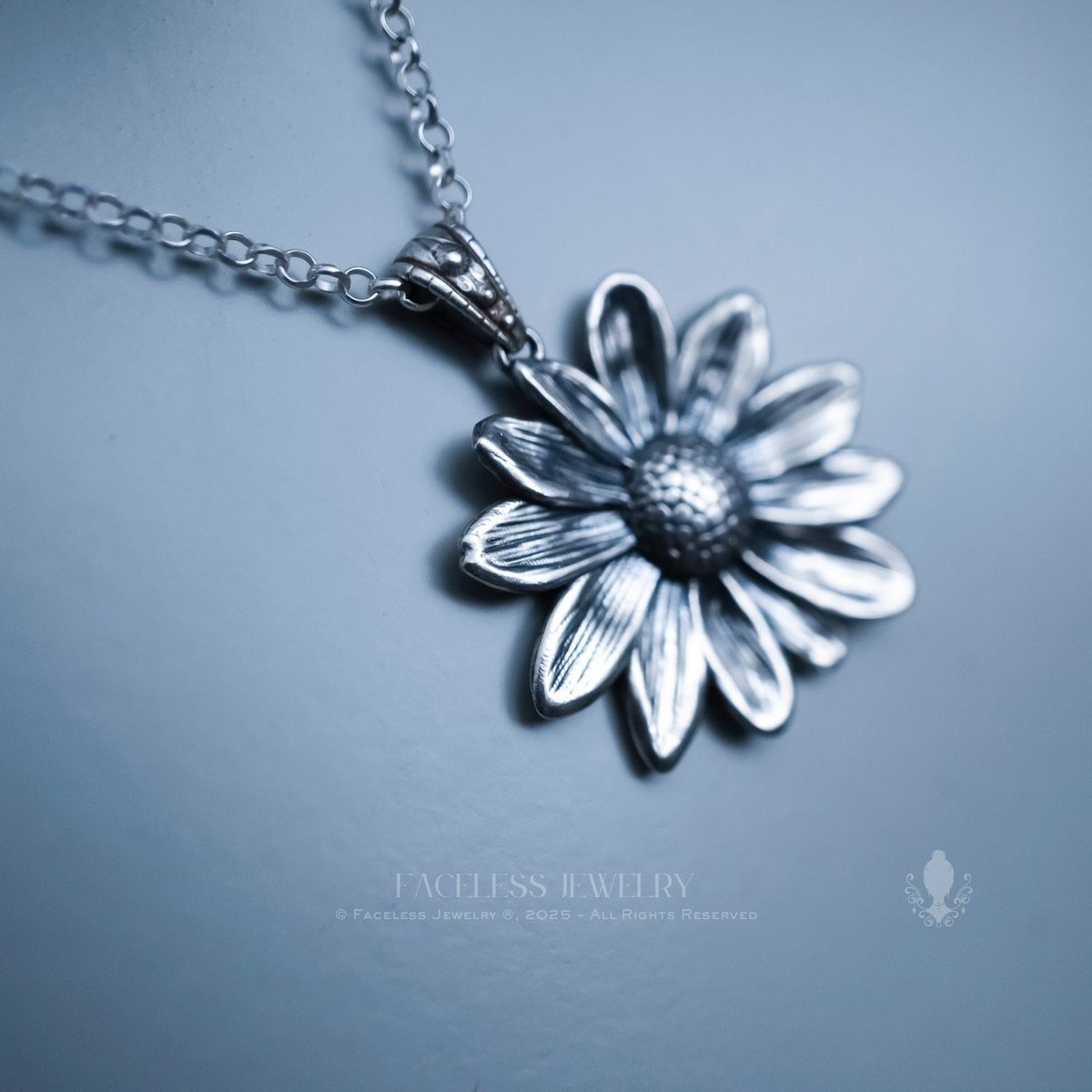 bloom. Daisy — A Sterling Silver Floral Pendant
