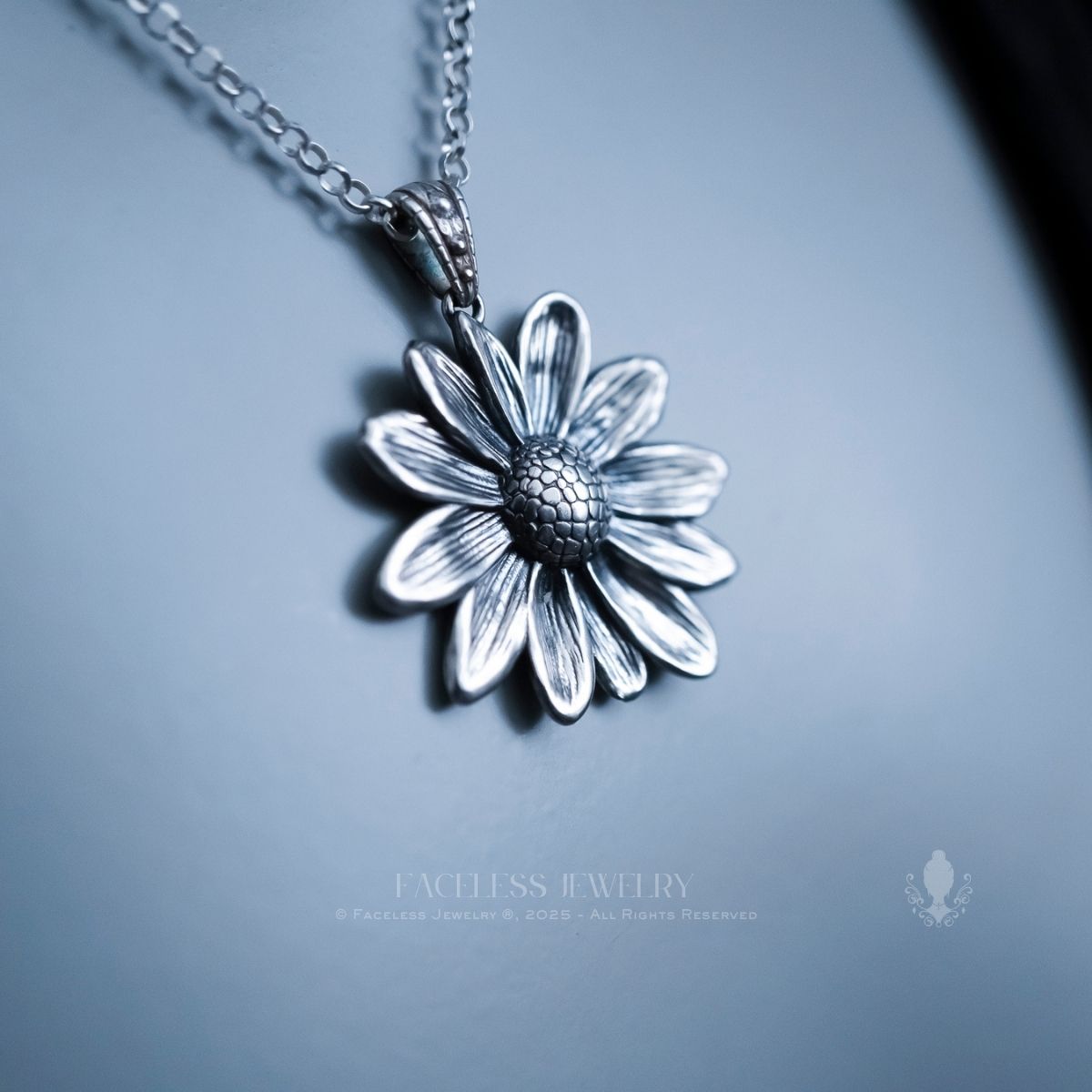 bloom. Daisy — A Sterling Silver Floral Pendant