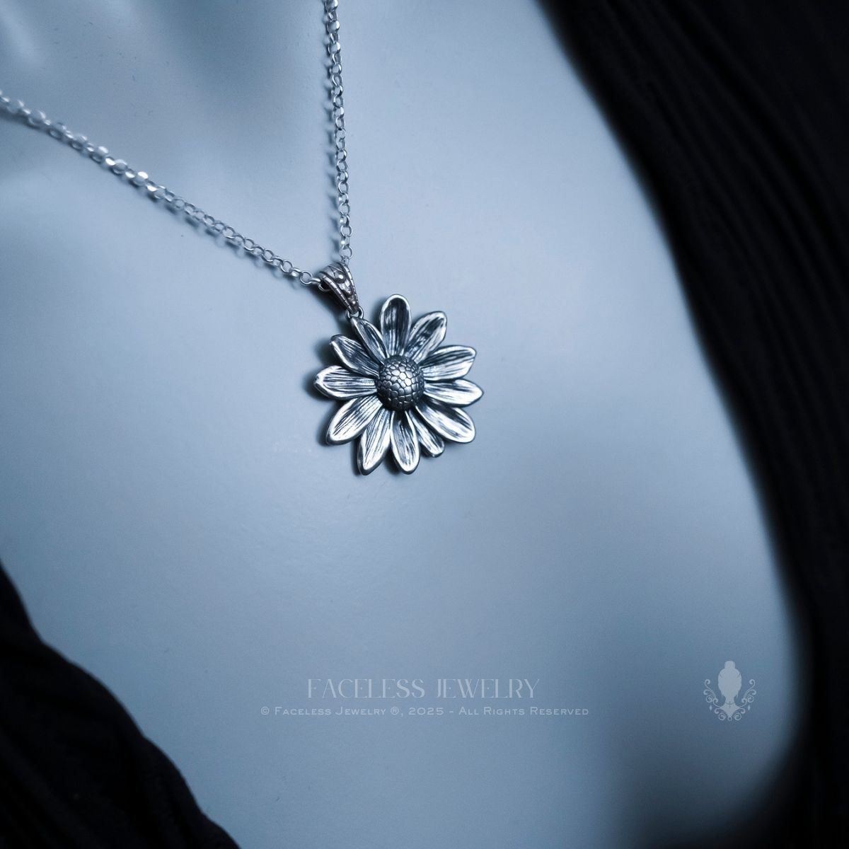 bloom. Daisy — A Sterling Silver Floral Pendant
